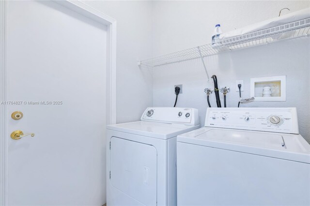 washroom with laundry area and washer and clothes dryer