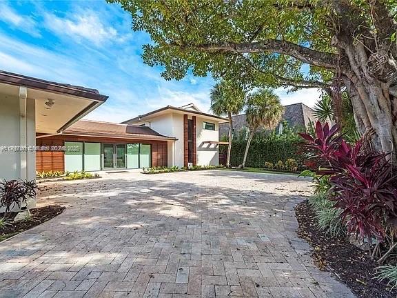 1025 Diplomat Pkwy, Hollywood, FL 33019 - photo 6