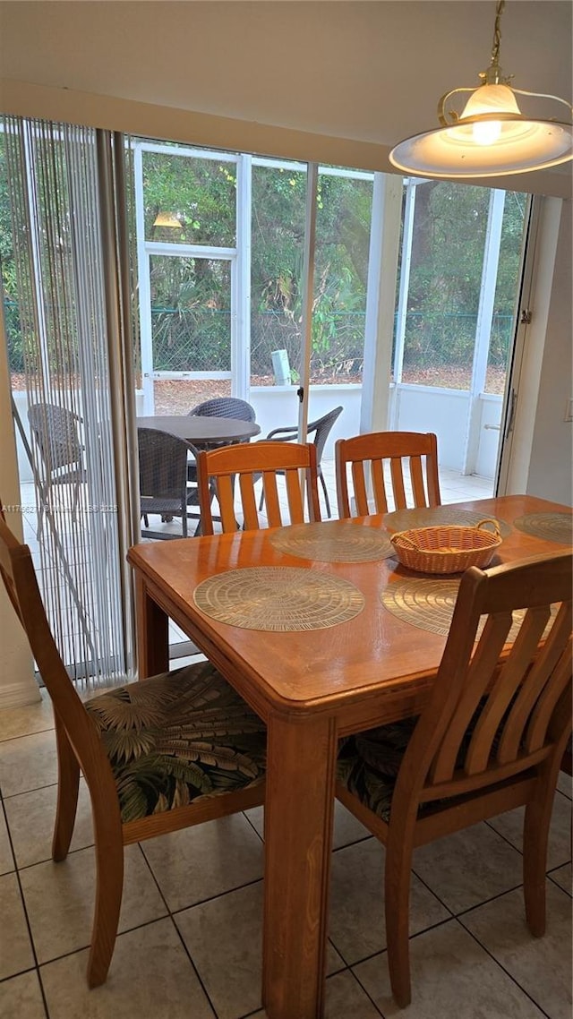 1013 Park Ridge Cir, Kissimmee, FL 34746 - dining area featuring light tile patterned floors