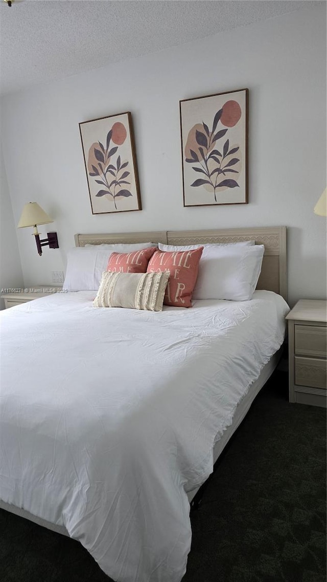 1013 Park Ridge Cir, Kissimmee, FL 34746 - carpeted bedroom featuring a textured ceiling