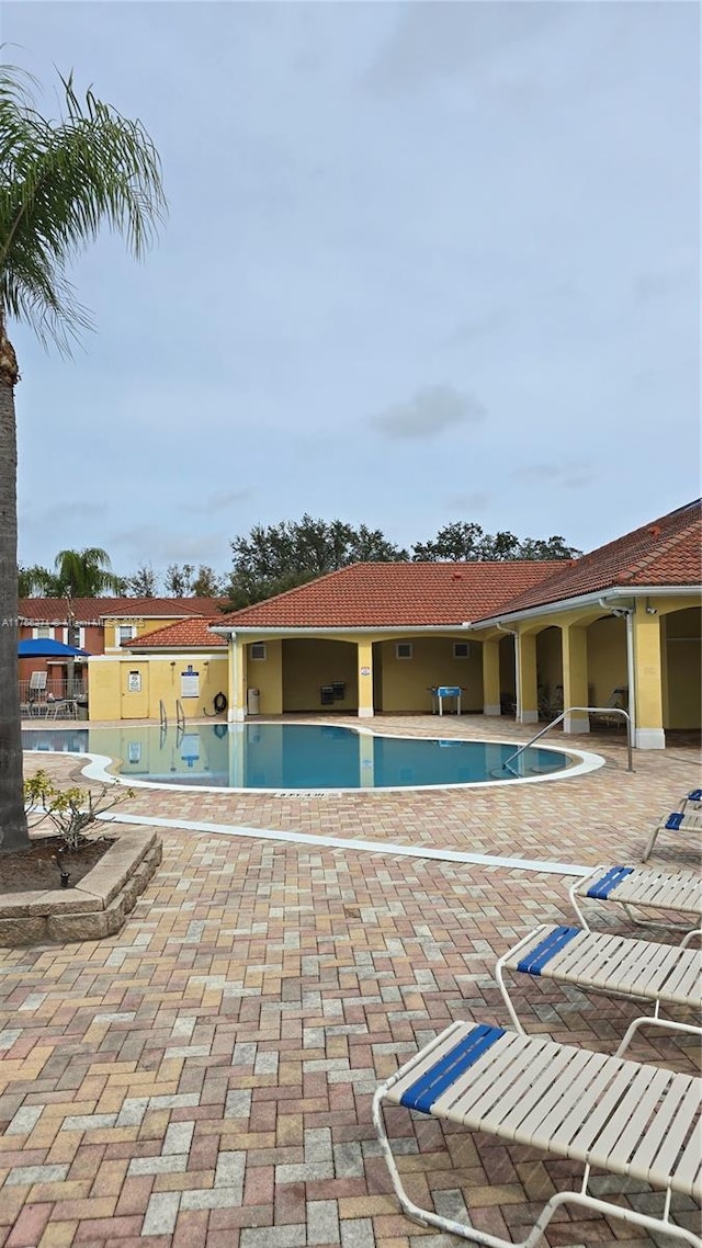 1013 Park Ridge Cir, Kissimmee, FL 34746 - pool featuring a patio