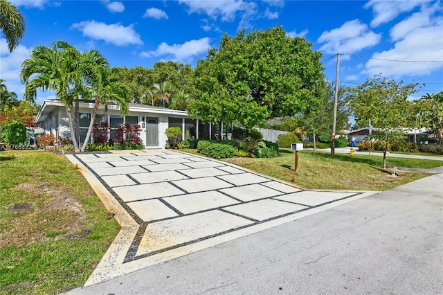 3449 NE 17th Way, Oakland Park, FL 33334 - ranch-style home featuring a front yard