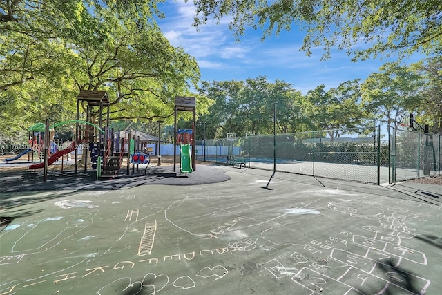 4000 Towerside Ter Unit 302, Miami, FL 33138 - view of community play area