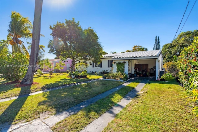 view of front of property with a front lawn, stucco siding, driveway, and a carport
