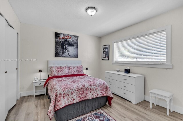 1522 NE 148th St, Miami, FL 33161 - bedroom featuring light wood-style floors and visible vents