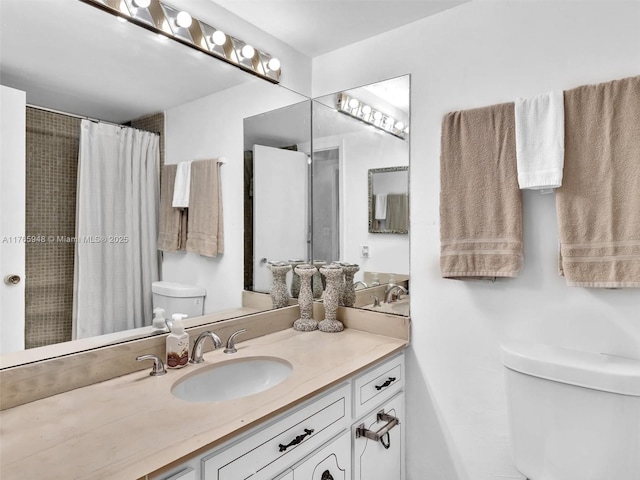 800 NE 195th St Unit 716, Miami, FL 33179 - full bath with vanity, toilet, and a shower with curtain