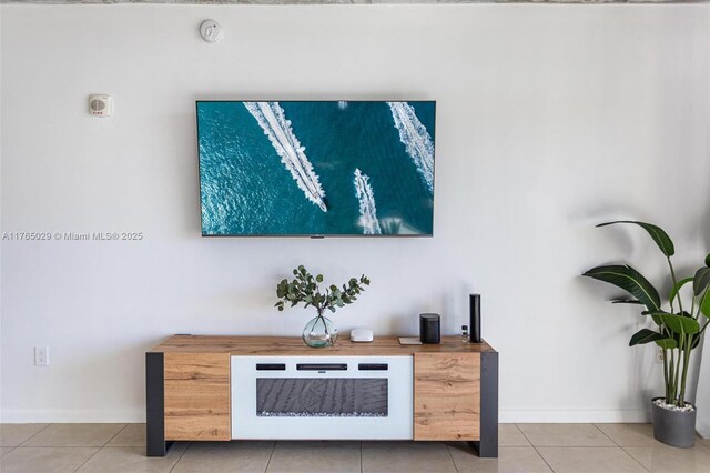 room details featuring baseboards
