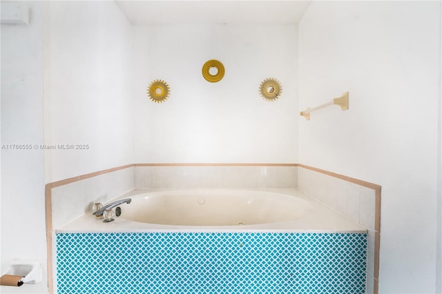 313 NW Dorchester St, Port St Lucie, FL 34983 - bathroom featuring a garden tub