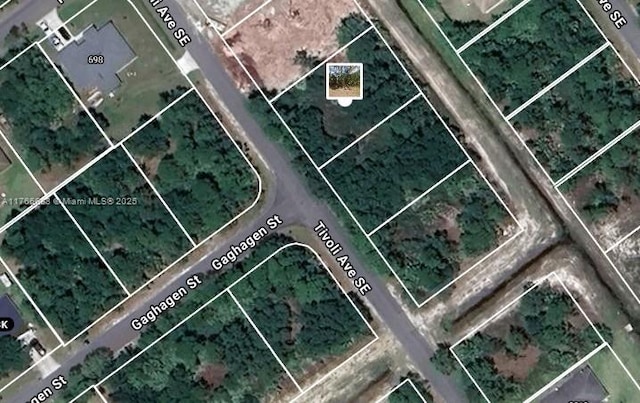 Listing photo 3 for 2775 Tivoli Ave SE, Palm Bay FL 32909