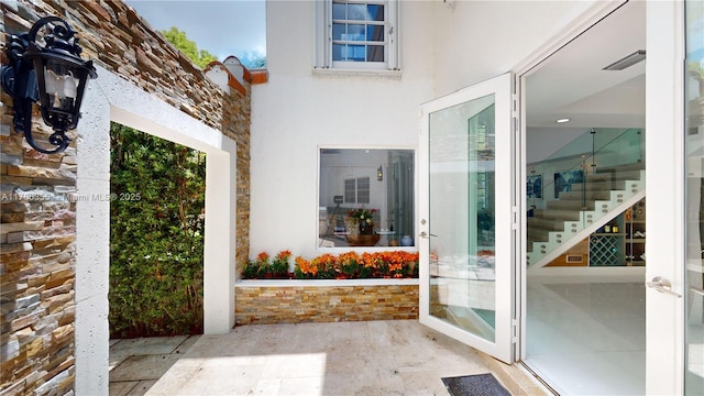 view of exterior entry with stucco siding