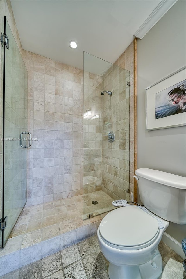 bathroom featuring stone tile floors, recessed lighting, toilet, baseboards, and a stall shower