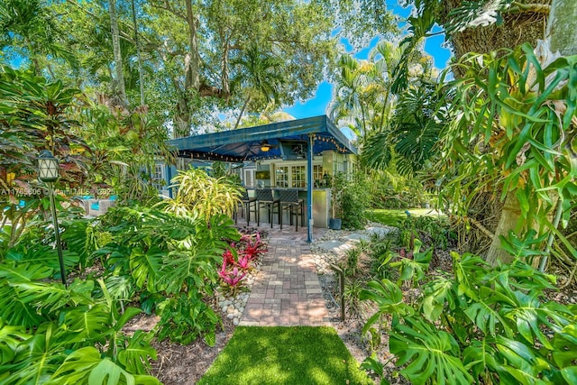 view of outdoor structure with outdoor dry bar