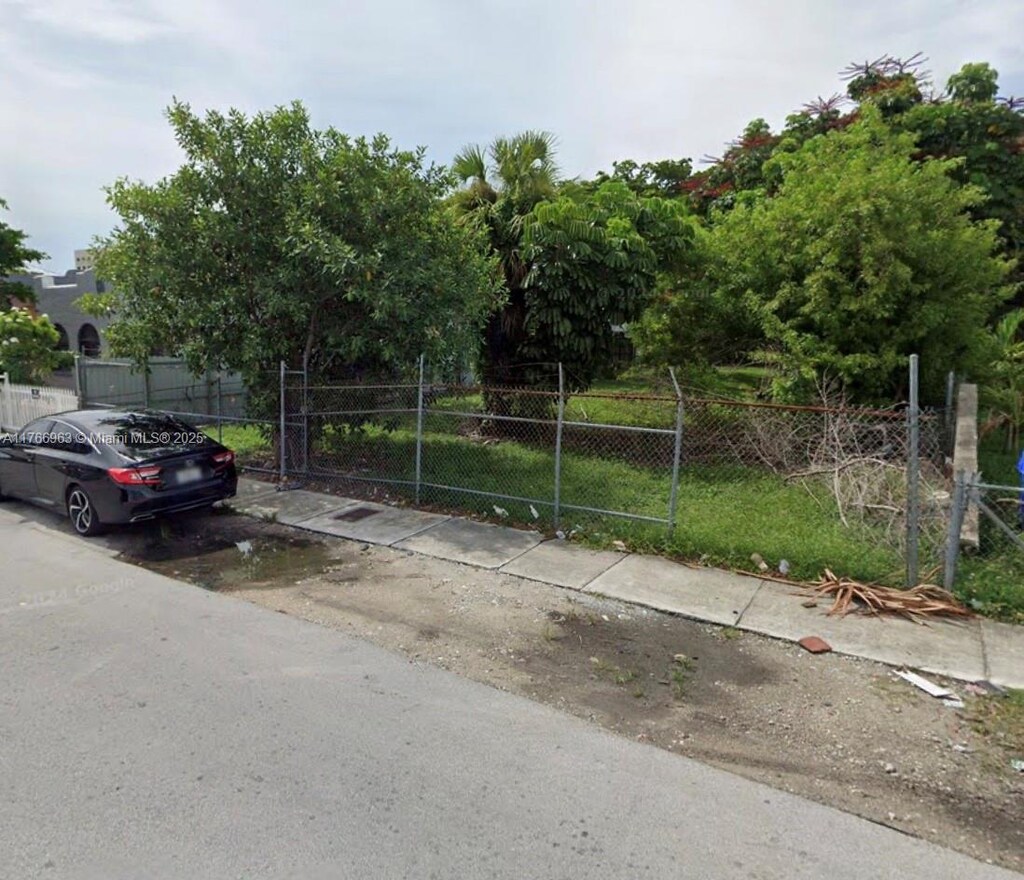 1744 NW 15th St, Miami, FL 33125 - photo 1