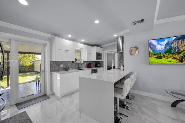 kitchen with visible vents, backsplash, modern cabinets, and ornamental molding