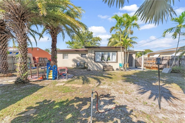 2813 SW 67th Ln, Miramar, FL 33023 - rear view of property with stucco siding and fence