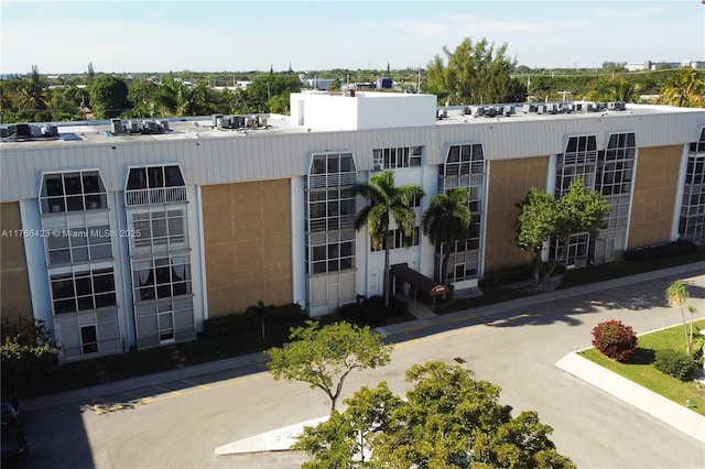 3040 NE 16th Ave Unit 104, Oakland Park, FL 33334 - view of building exterior