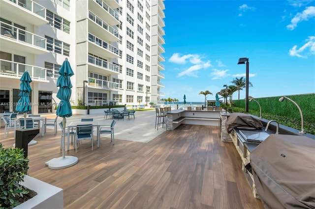 exterior space featuring grilling area and outdoor dry bar