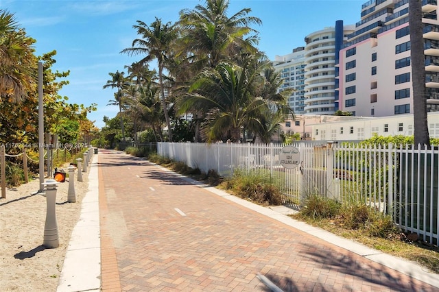 5255 Collins Ave Unit 9B, Miami Beach, FL 33140 - view of decorative road