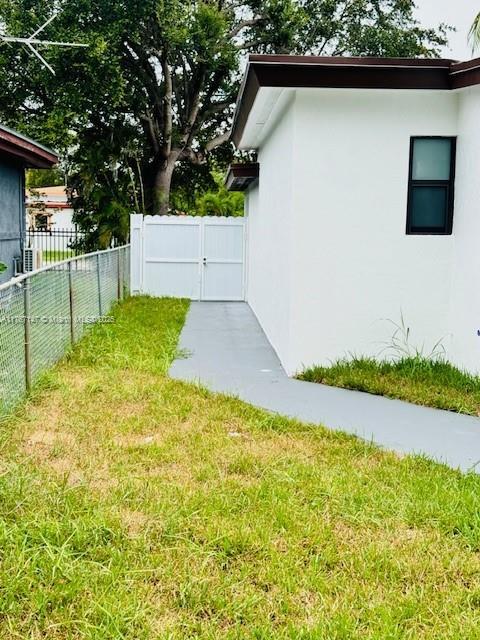 11730 NW 3rd Ave, Miami, FL 33168 - view of yard with fence