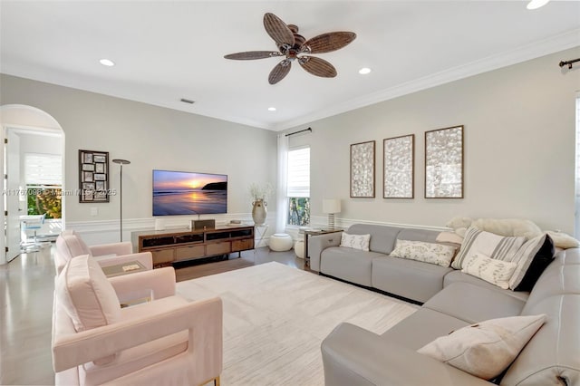 living room featuring visible vents, recessed lighting, arched walkways, ceiling fan, and crown molding