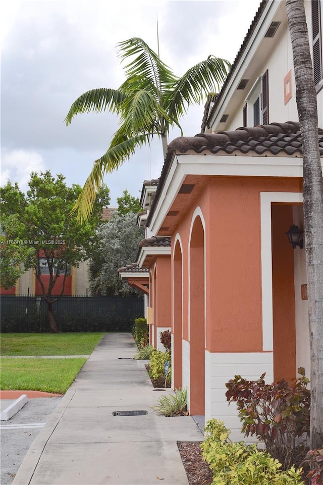 17347 NW 7th Ave Unit 907, Miami Gardens, FL 33169 - view of side of property featuring stucco siding, fence, and a tile roof
