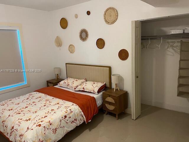bedroom featuring a closet