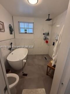 full bathroom featuring a walk in shower, toilet, and a freestanding bath