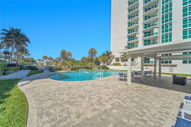 1431 S Ocean Blvd, Lauderdale By The Sea, FL 33062 - community pool with a patio