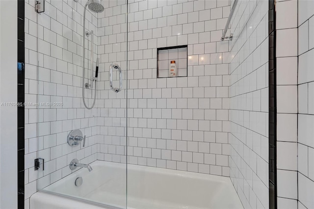 bathroom with enclosed tub / shower combo