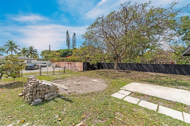 view of yard featuring a fenced backyard