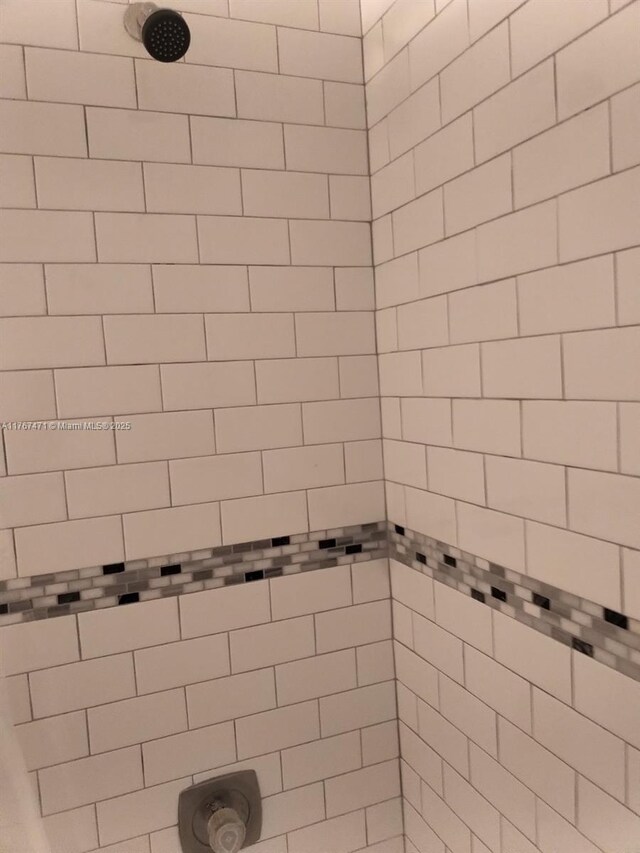 16465 NE 22nd Ave Unit 114, North Miami Beach, FL 33160 - full bathroom featuring a tile shower
