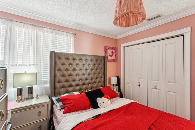 5081 SW 154th Pl, Miami, FL 33185 - bedroom featuring light tile patterned floors and a desk