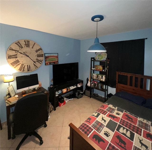 5081 SW 154th Pl, Miami, FL 33185 - full bath featuring toilet, vanity, and a shower with curtain
