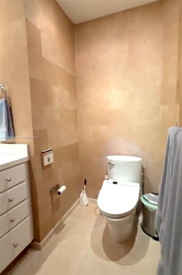 bathroom with toilet and vanity