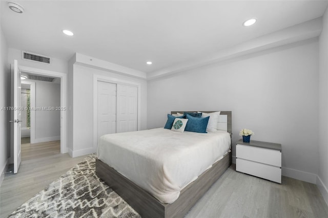 bedroom with light wood finished floors, visible vents, and recessed lighting