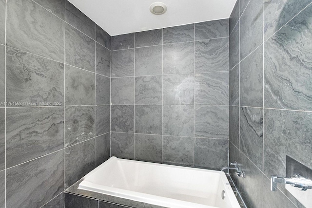900 Biscayne Blvd Unit 4504, Miami, FL 33132 - bathroom featuring a bath and tile walls
