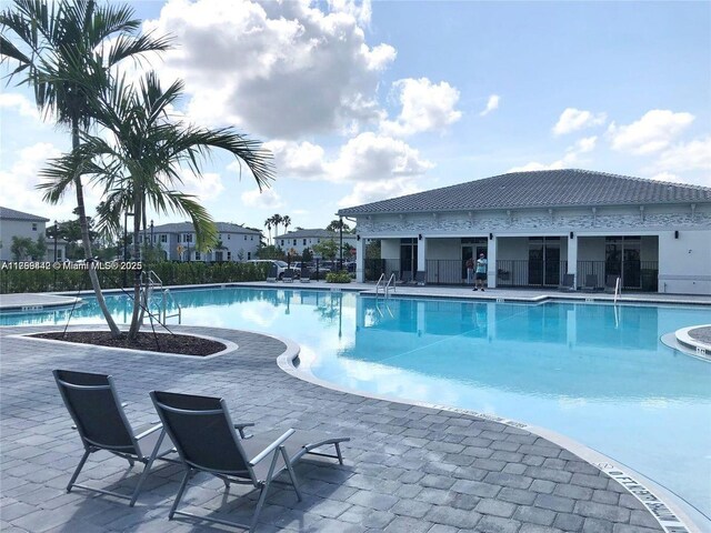 2737 SE 17th St, Homestead, FL 33035 - community pool with fence and a patio