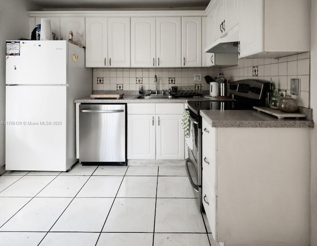 10772 N Kendall Dr Unit G5, Miami, FL 33176 - kitchen with stainless steel appliances, a sink, under cabinet range hood, white cabinetry, and decorative backsplash