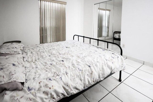 10772 N Kendall Dr Unit G5, Miami, FL 33176 - tiled bedroom featuring a closet