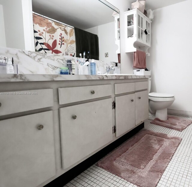 10772 N Kendall Dr Unit G5, Miami, FL 33176 - bathroom with tile patterned floors, vanity, and toilet