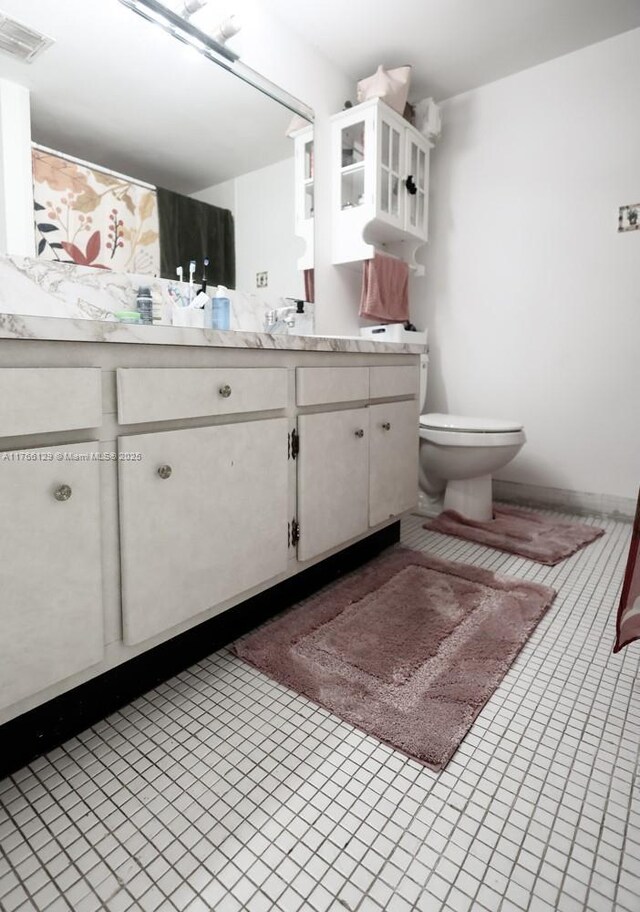 10772 N Kendall Dr Unit G5, Miami, FL 33176 - full bath with vanity, toilet, and tile patterned flooring