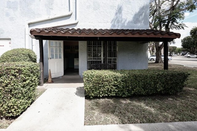 10772 N Kendall Dr Unit G5, Miami, FL 33176 - view of exterior entry with stucco siding and a tile roof