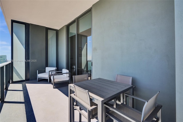 601 NE 1st Ave Unit 5115, Miami, FL 33132 - balcony featuring outdoor dining area
