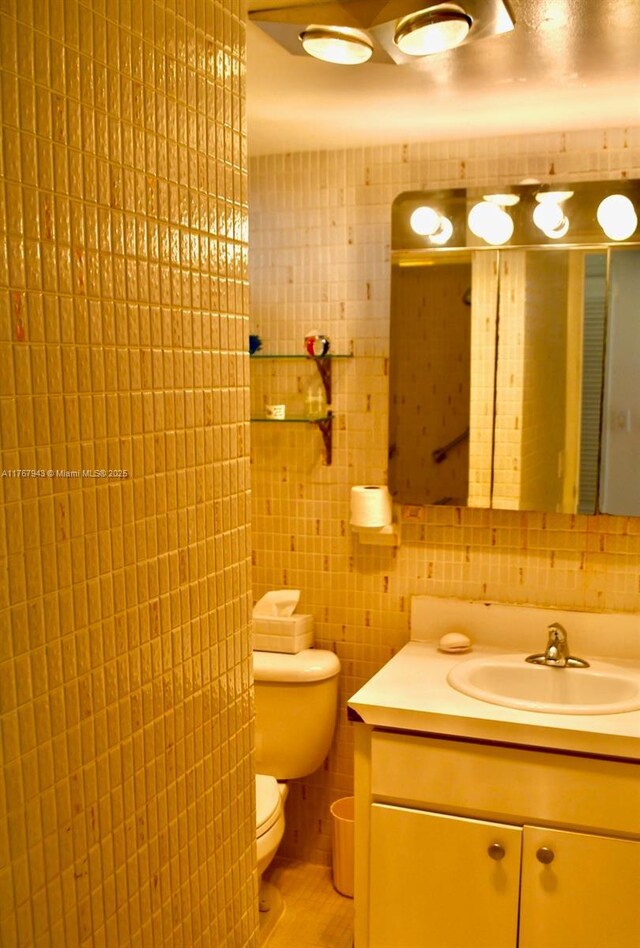 2910 Point E Dr Unit M414, Aventura, FL 33160 - half bathroom with tile walls, toilet, and vanity