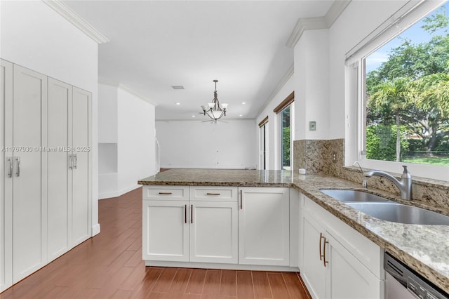 16831 SW 6th St, Pembroke Pines, FL 33027 - kitchen featuring a sink, stainless steel dishwasher, a peninsula, a chandelier, and light wood-style flooring