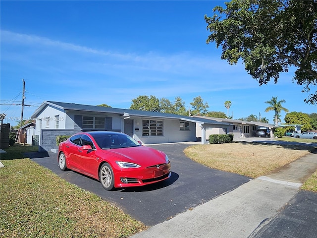 single story home with driveway and a front yard
