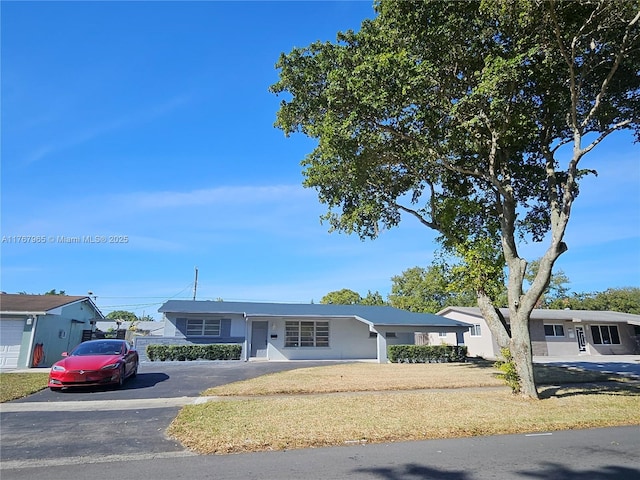 single story home featuring driveway