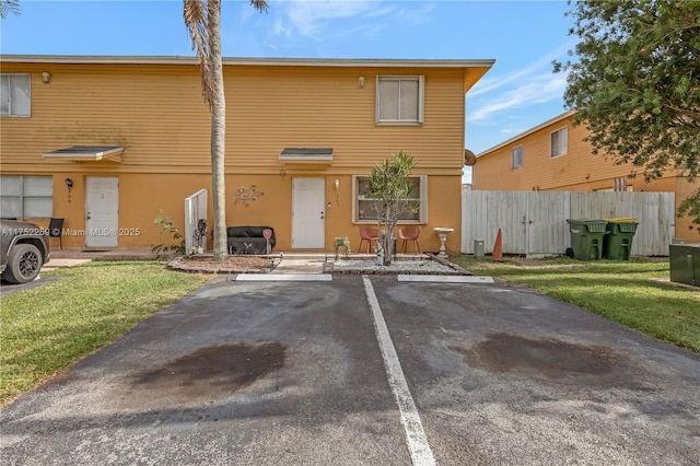 265 NE 12th Ave Unit 265, Homestead, FL 33030 - townhome / multi-family property featuring fence, uncovered parking, a front lawn, and stucco siding