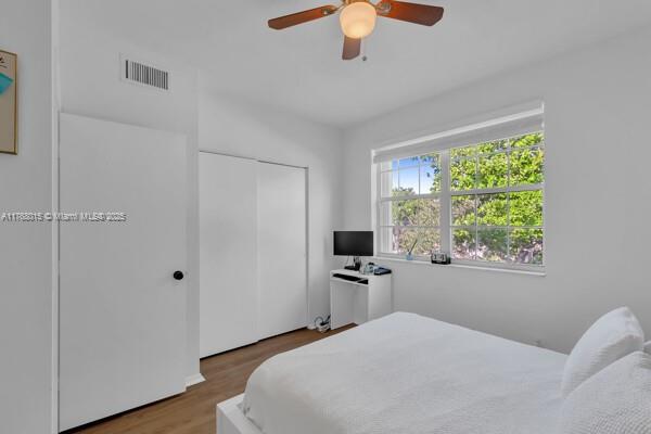 7833 Sanibel Dr Unit 7833, Tamarac, FL 33321 - bedroom with ceiling fan, visible vents, a closet, and wood finished floors