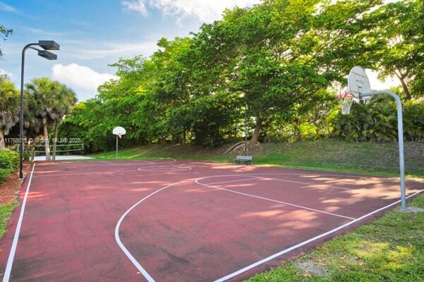 7833 Sanibel Dr Unit 7833, Tamarac, FL 33321 - view of sport court with community basketball court